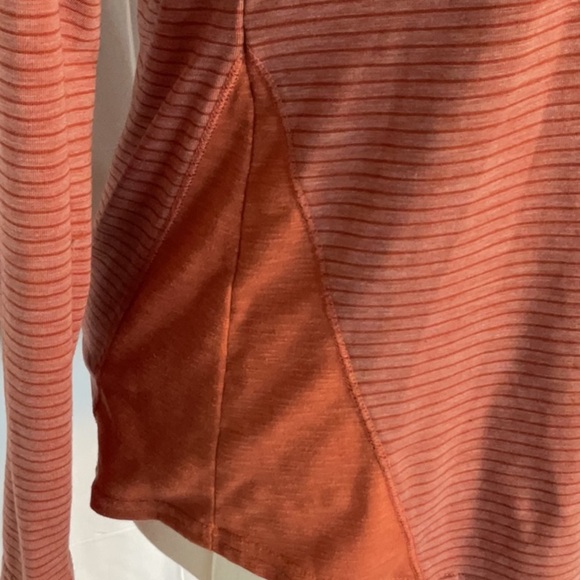 Kuhl hooded shirt w/thumb holes size M - Picture 3 of 7